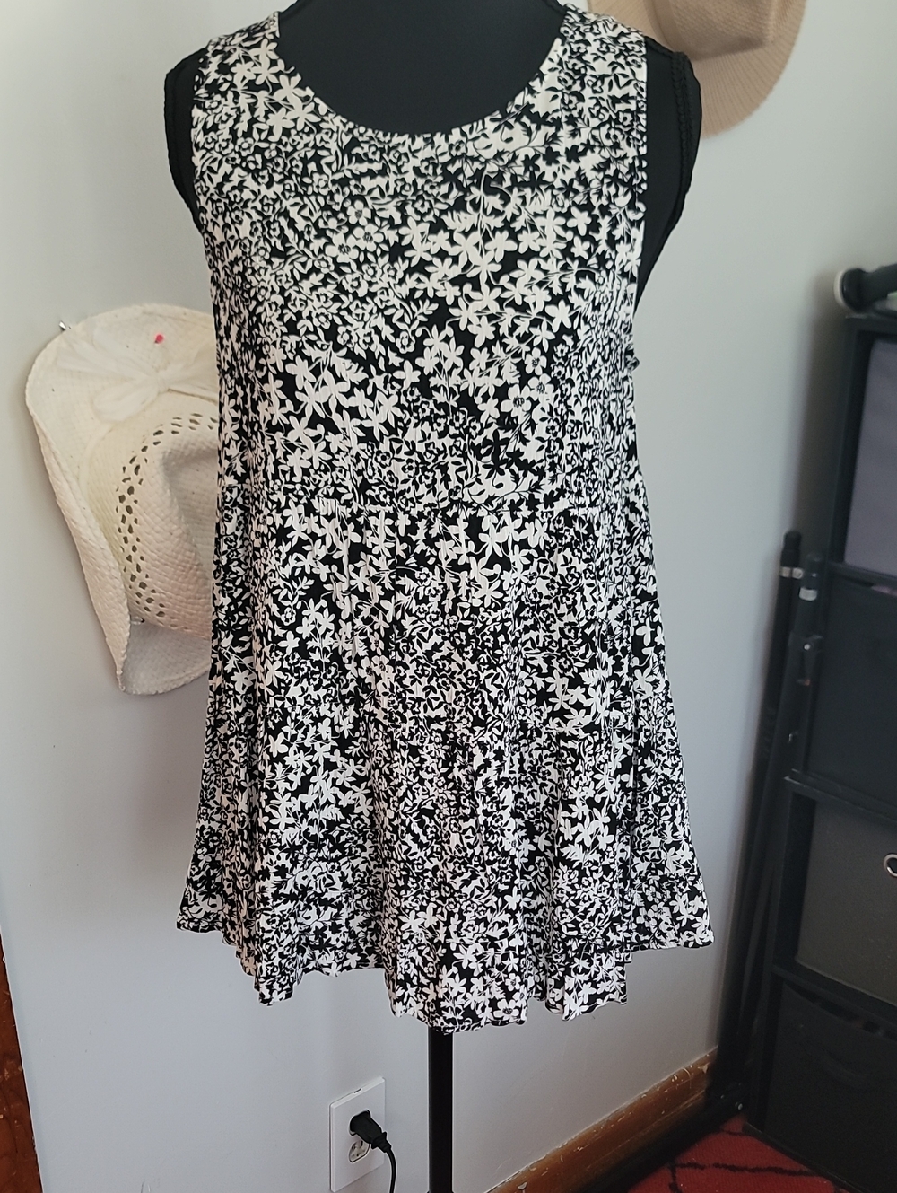 Altar'd State Black and White Floral Sleeveless Tunic Top